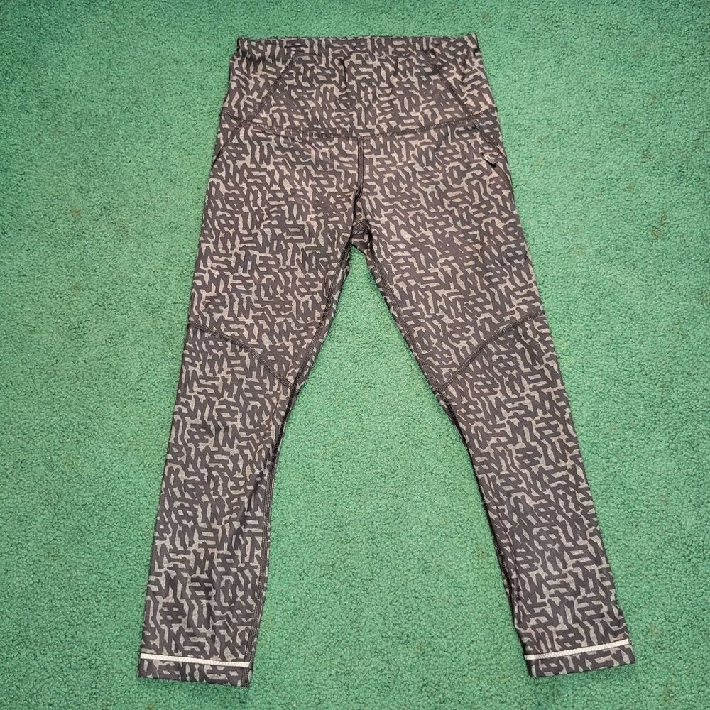 Lululemon Womens Performance Capri Legging Sz 4 Luxtreme Black Geo Print Zip Poc